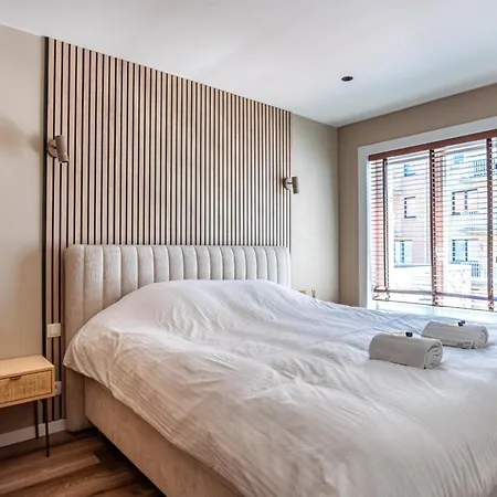 Luxury Apartment *